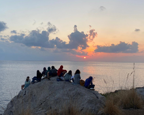  L’alba dell’adolescenza: fiducia invece di controllo nell’accompagnamento di ragazzi e ragazze a partire dai 12 anni 